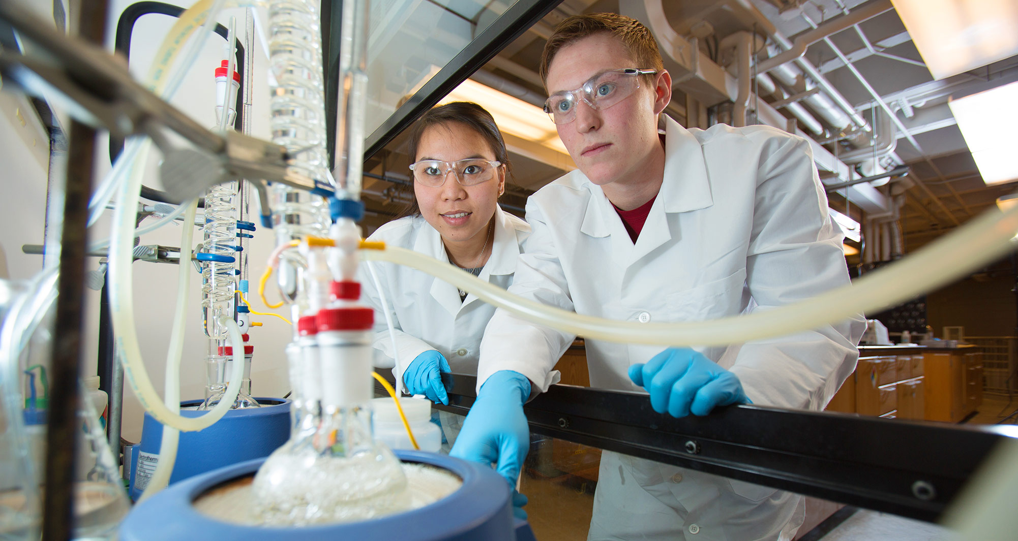 two students working in lab setting